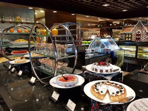 planet hollywood buffet open.